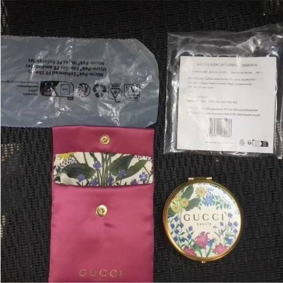 Gucci Gold Compact Mirror with Pink Pouch - Picture 5 of 6